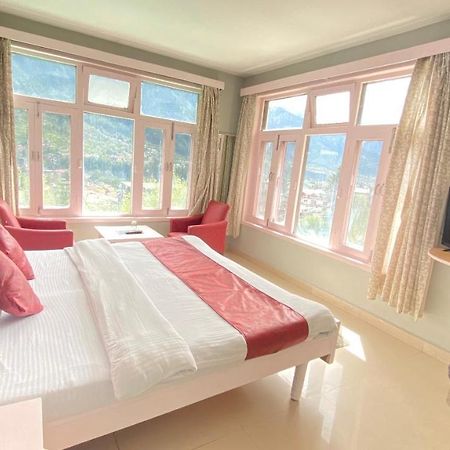 Hotel Meadows Manali Bagian luar foto