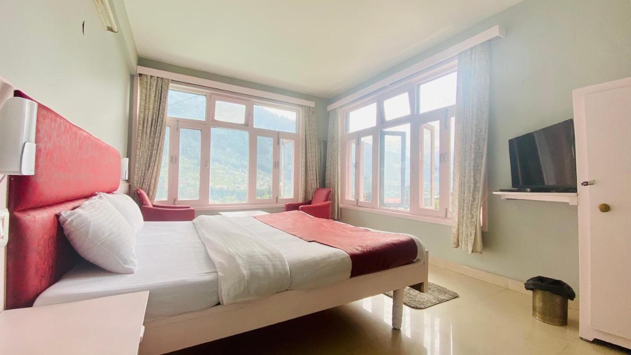 Hotel Meadows Manali Bagian luar foto