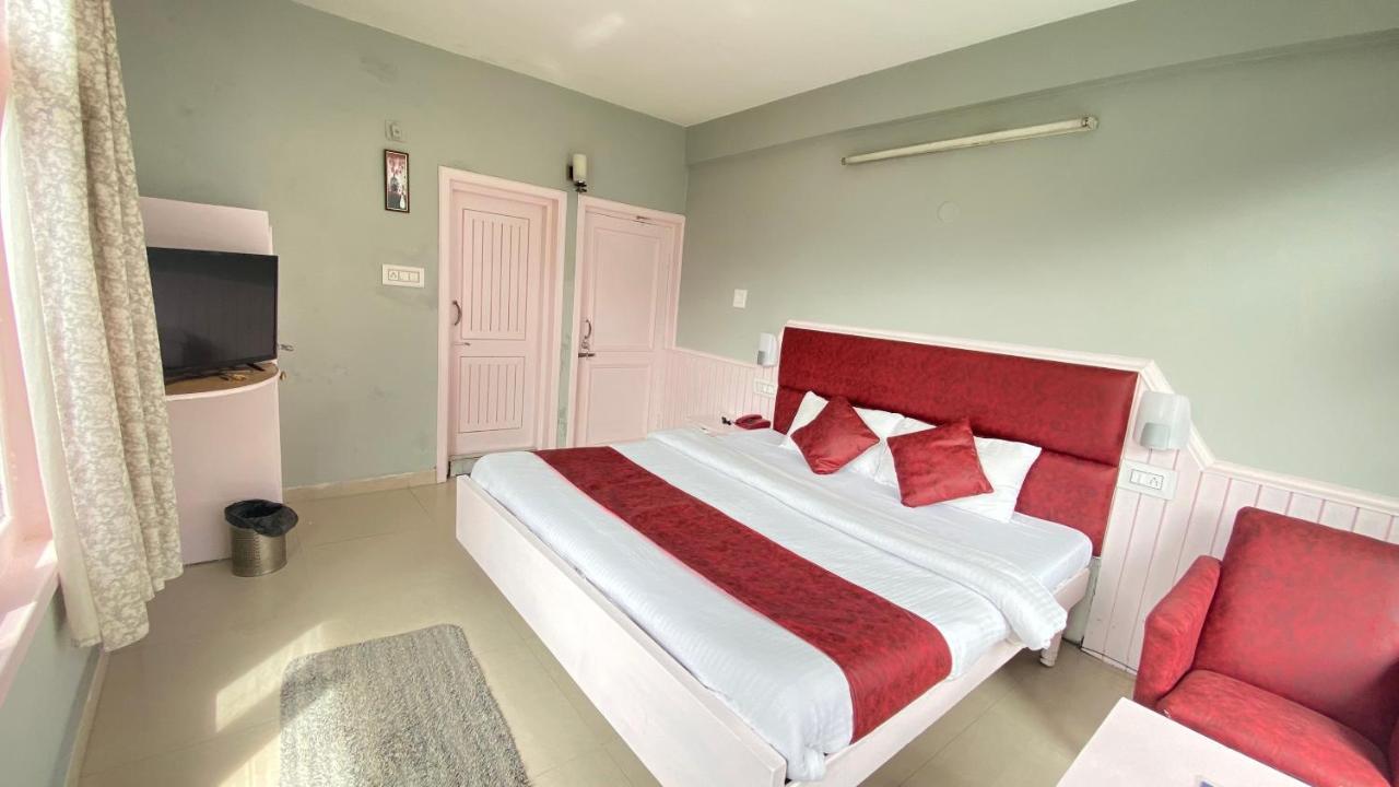 Hotel Meadows Manali Bagian luar foto
