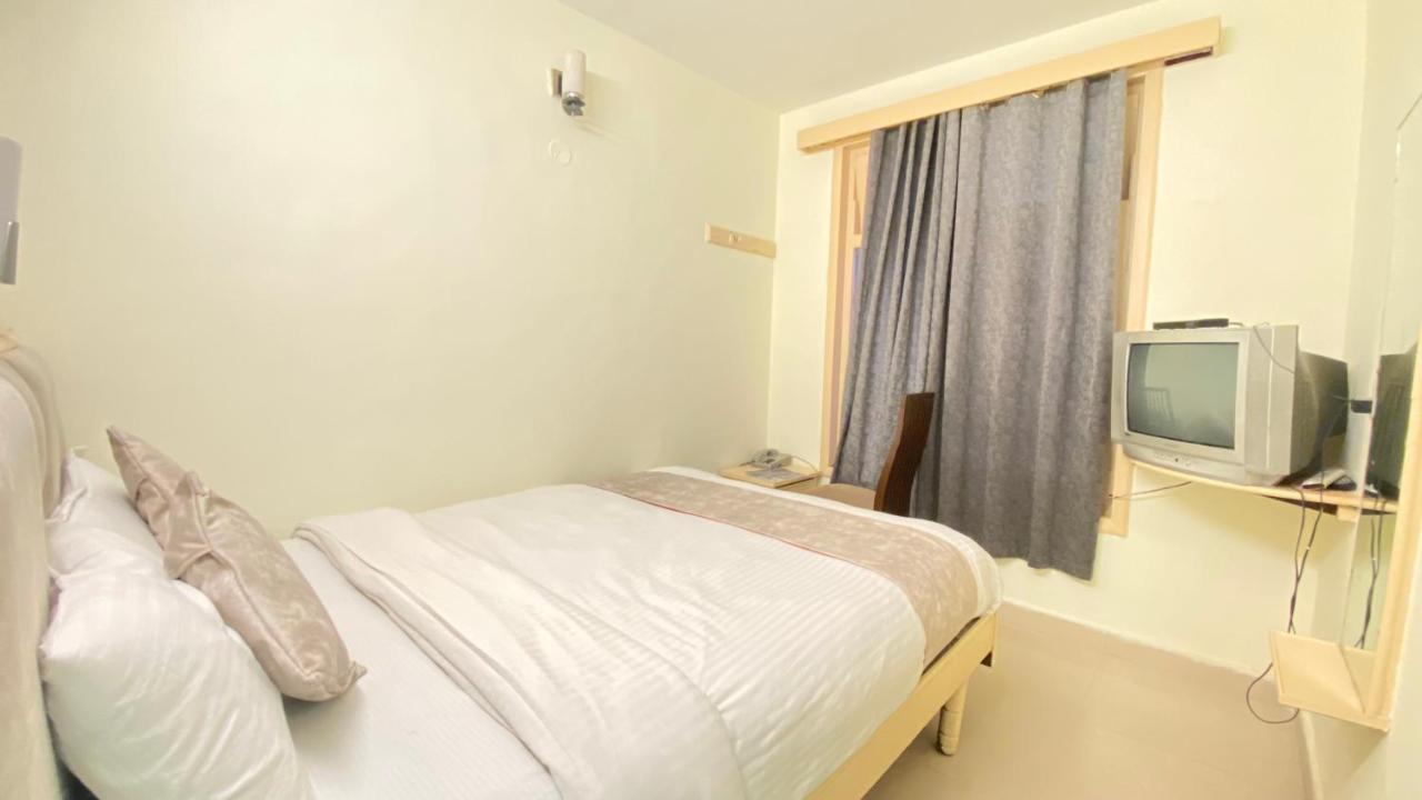 Hotel Meadows Manali Bagian luar foto