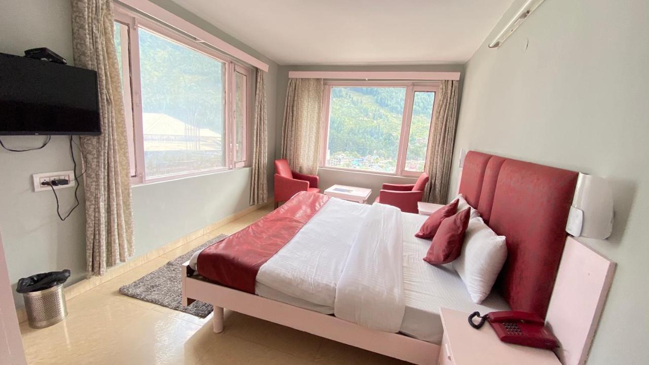 Hotel Meadows Manali Bagian luar foto
