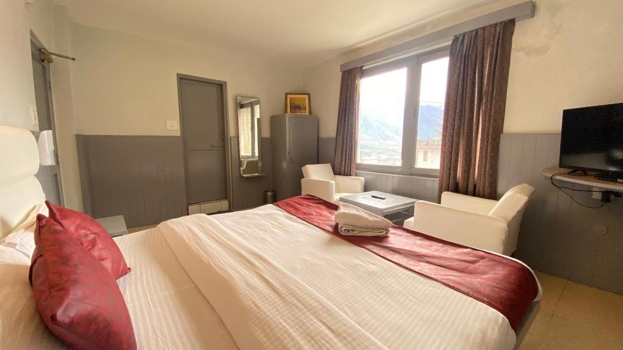 Hotel Meadows Manali Bagian luar foto