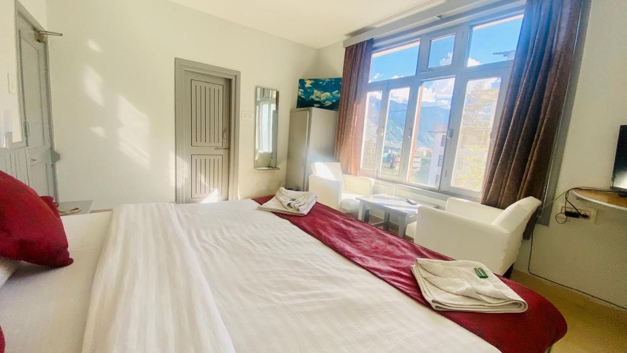 Hotel Meadows Manali Bagian luar foto