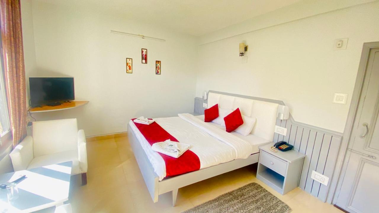 Hotel Meadows Manali Bagian luar foto