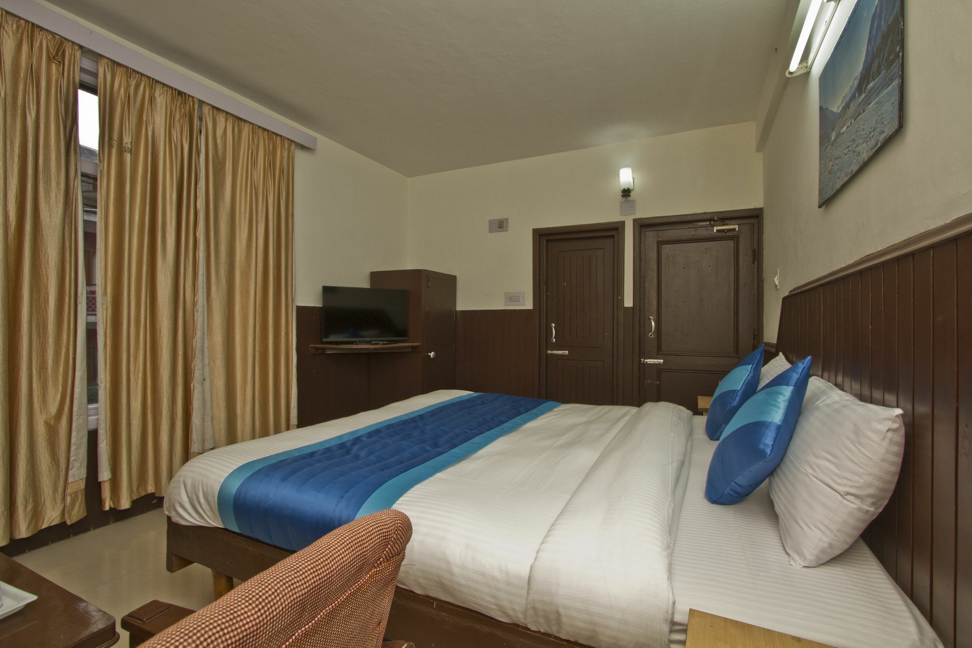 Hotel Meadows Manali Bagian luar foto